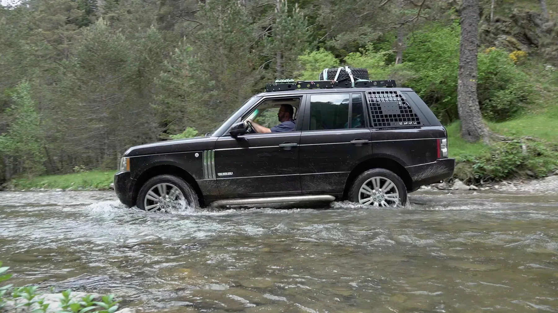 Ben's Range Rover L322 driving through a shallow water crossing